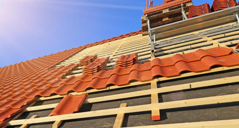 Tuile, ardoise ou bac acier : quelle couverture pour votre toiture ?