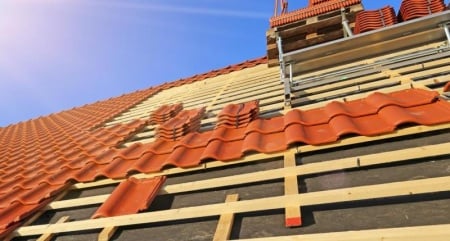 Tuile, ardoise ou bac acier : quelle couverture pour votre toiture ?